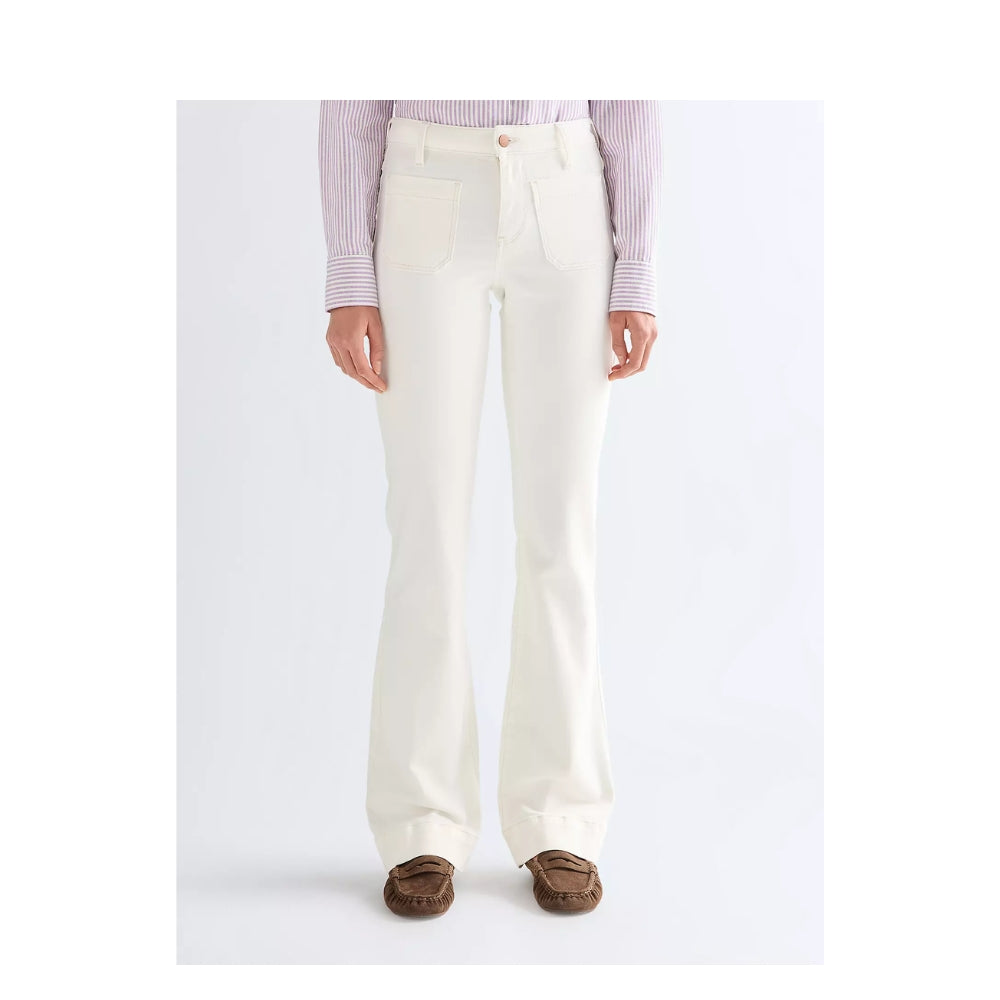 Wrangler hvide jeans - WRG Flare Lightweight Jean – 112378701 – Worn White