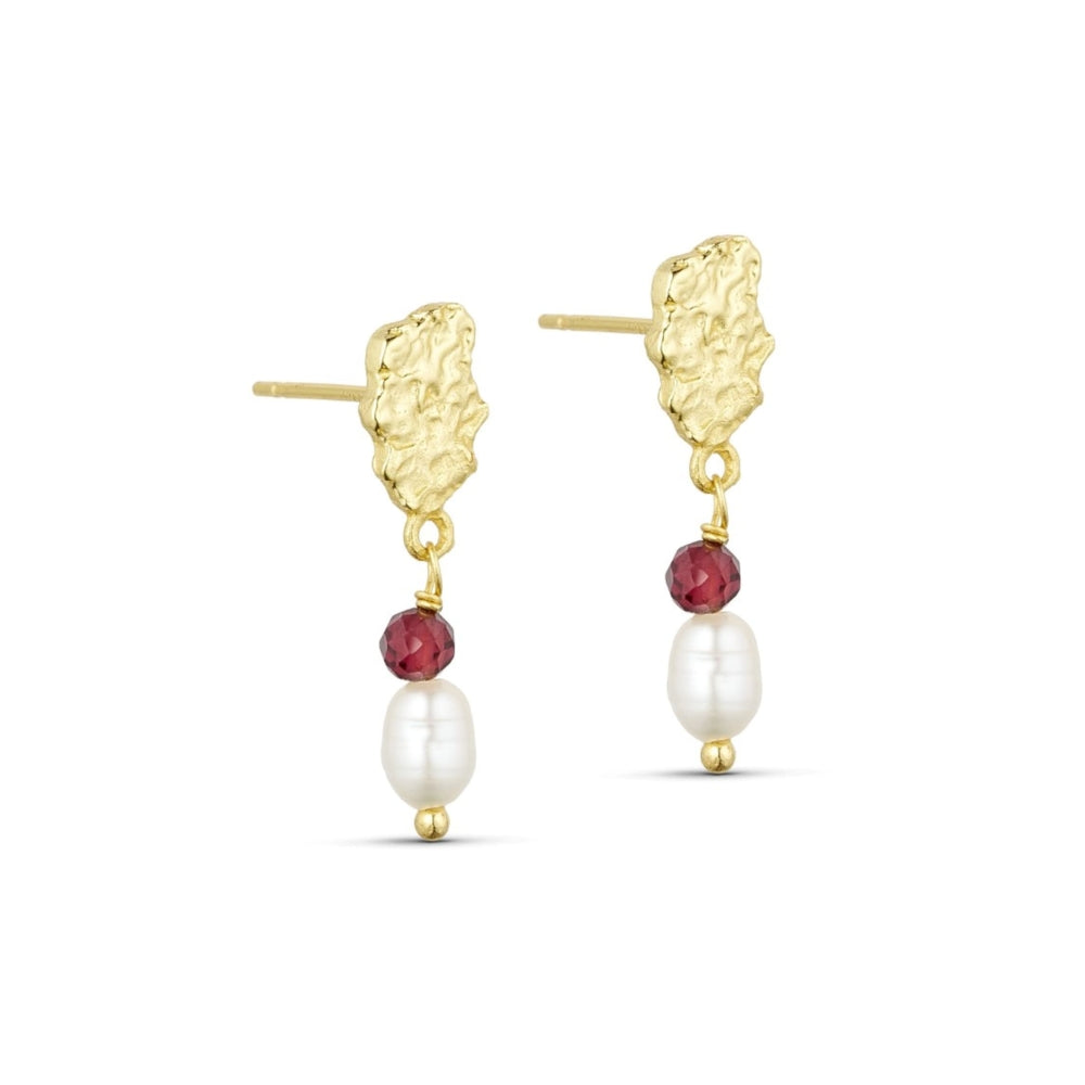 Pure by Nat øreringe - Holly earrings – 45960 – G/P w. garnet (red)
