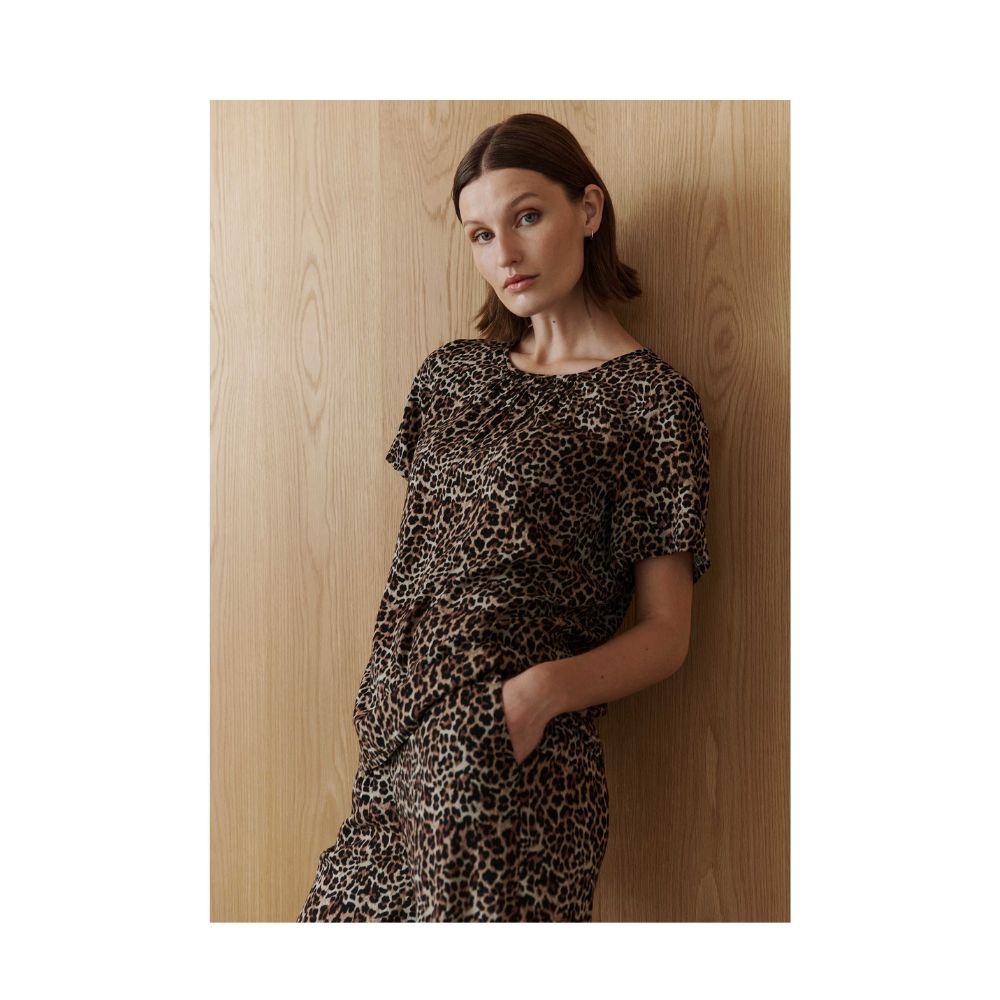 Rosemunde kortærmet bluse – Elif (Leo)
