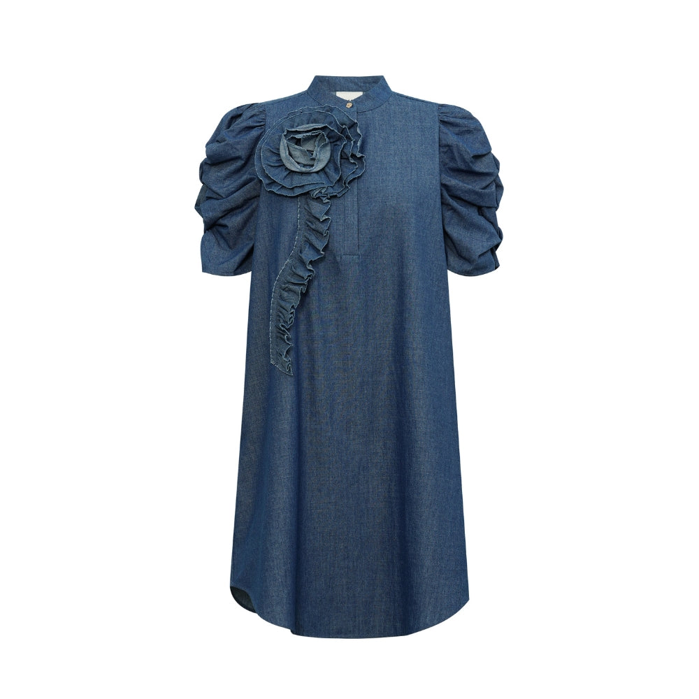 Gossia kjole med blomst – MiljaGO (Denim)
