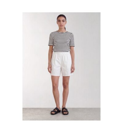 Leveté Room t-shirt - LR-Neddie 1 (Hvid/Navy) Levete Room t-shirt - LR-Neddie 1 – 201244 - 6995C Dark Navy Combi