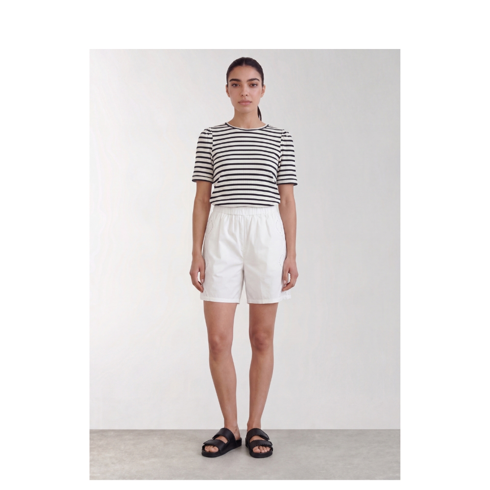 Leveté Room t-shirt - LR-Neddie 1 (Hvid/Navy) Levete Room t-shirt - LR-Neddie 1 – 201244 - 6995C Dark Navy Combi