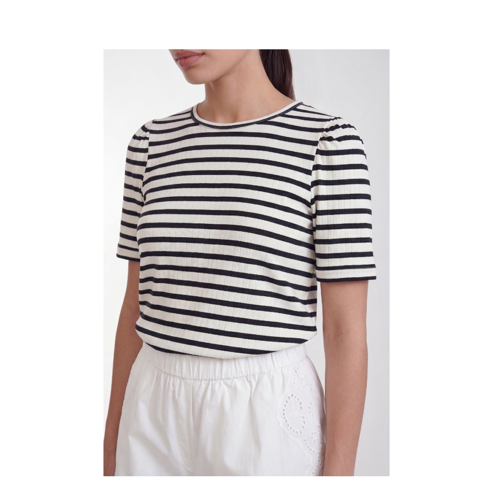 Leveté Room t-shirt - LR-Neddie 1 (Hvid/Navy) Levete Room t-shirt - LR-Neddie 1 – 201244 - 6995C Dark Navy Combi